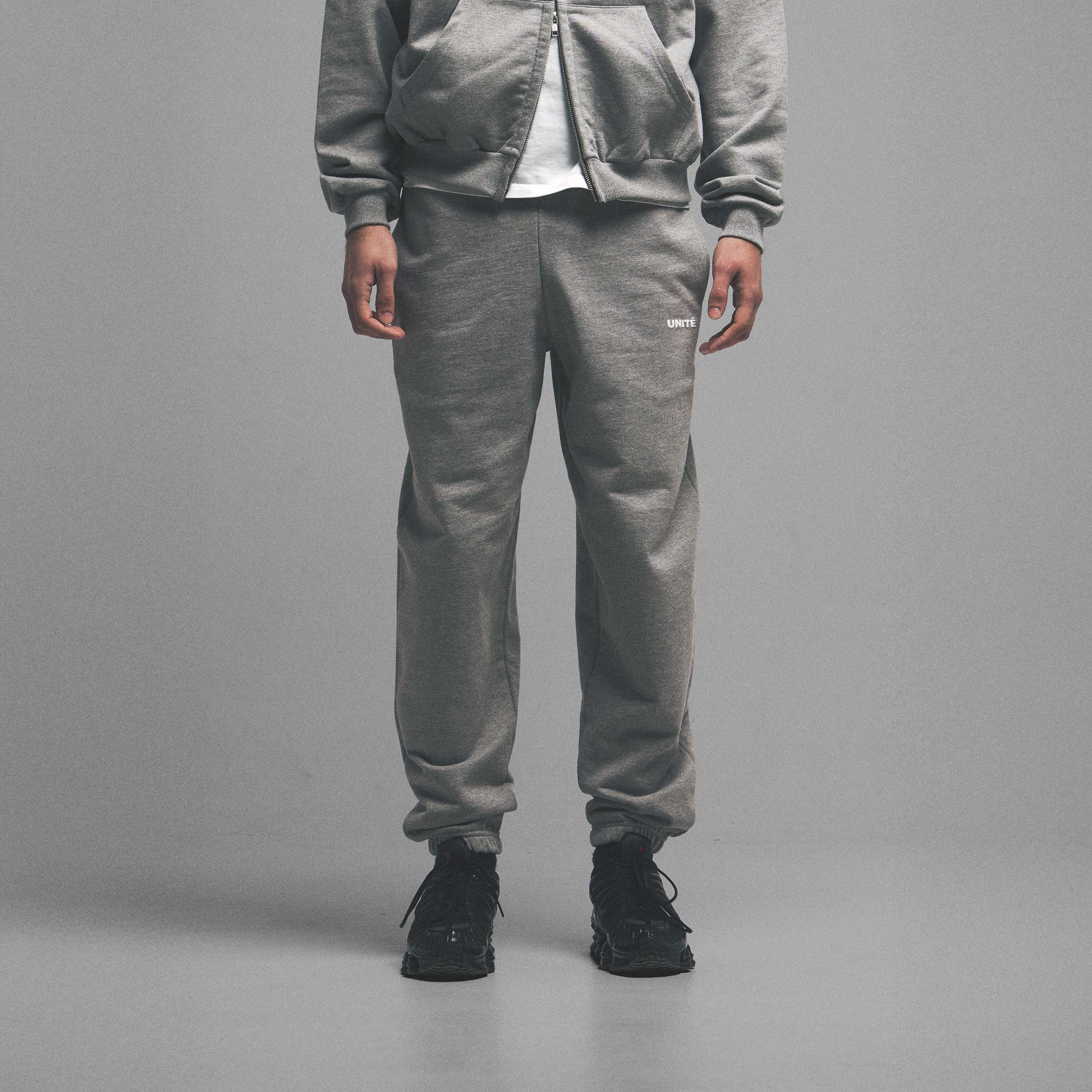 ESSENTIAL SWEATPANTS